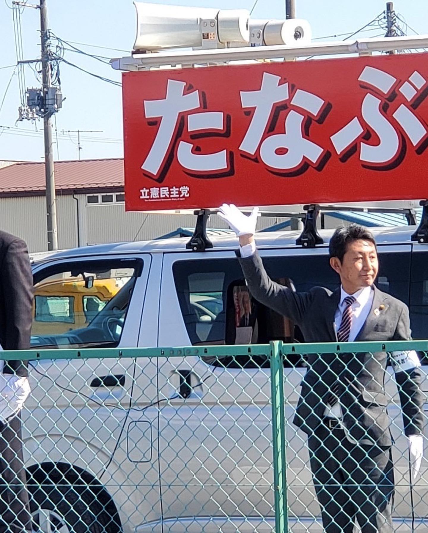 【たなぶさだお候補の街頭へ】昨日は終日、青森県議会議員選挙立候補者「たなぶさだお」候補の街頭演説の司会を務めさせていただきました。写真は八食センター前と橋向の木亀商店前の様子です。木亀商店前には、「田名部匡代」参議院議員にも応援に駆けつけていただきました。選挙戦3日目の本日は南郷地区を重点に運動を展開します。本日も終日同行させていただきます。#八戸市議会議員 #髙橋貴之 #想いをカタチに未来をつくる #青森県議会議員選挙 #田名部定男